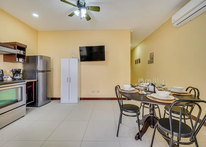 Family Retreat W/ Pool Access: Walk To Beach! Hébergement de vacances Carpintero
