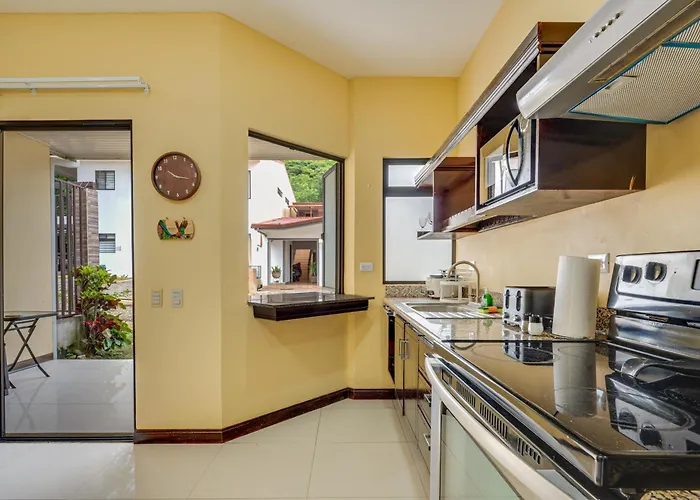 Hébergement de vacances Family Retreat W/ Pool Access: Walk To Beach! Carpintero