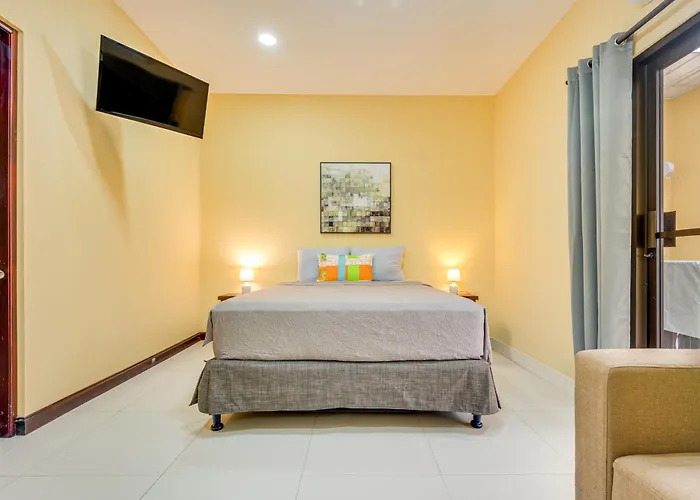 Family Retreat W/ Pool Access: Walk To Beach! Hébergement de vacances