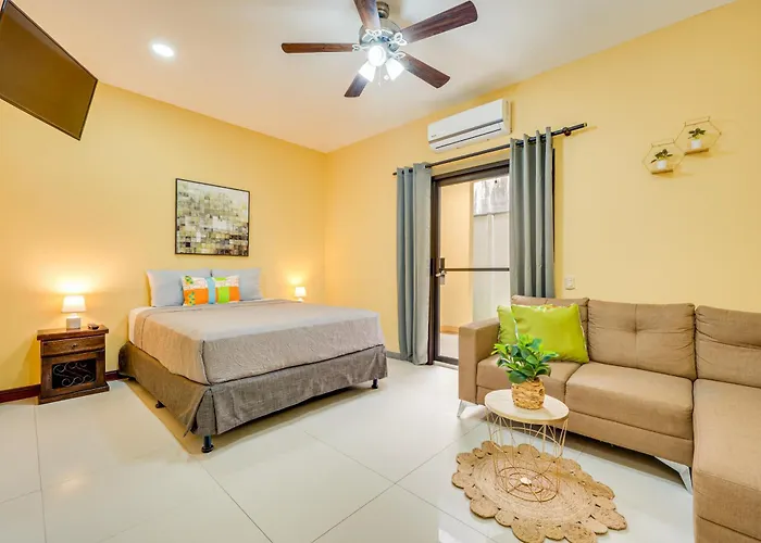 Hébergement de vacances Family Retreat W/ Pool Access: Walk To Beach! Carpintero