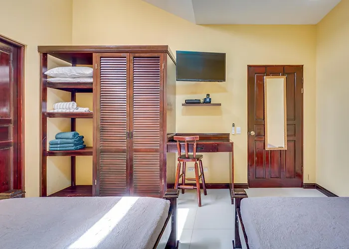 Hébergement de vacances Family Retreat W/ Pool Access: Walk To Beach! *